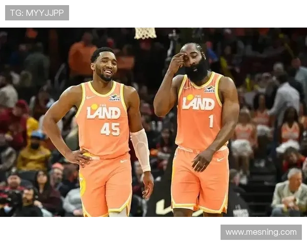 哈登家的酒柜比我的工资条还长